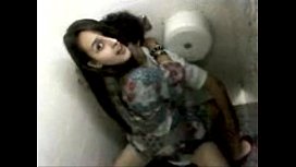 Video sexo escondido no banheiro